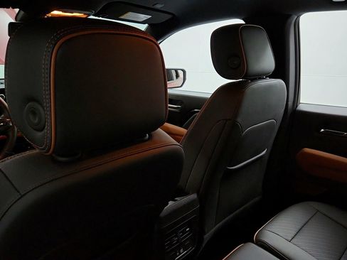 Certified 2024 GMC Canyon AT4 w/ AT4 Premium Package AWD/4WD image 19