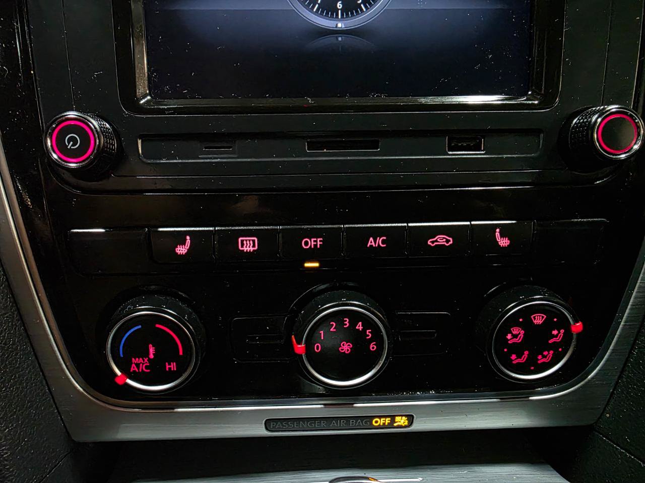 Used 2013 Volkswagen Passat TDI SE FWD image 30