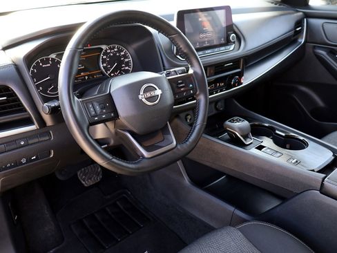 Used 2025 Nissan Rogue SV image 22