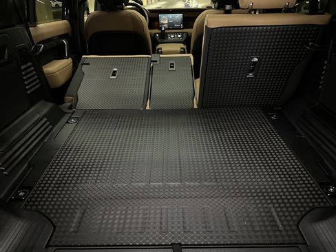 New 2025 Land Rover Defender 110 X-Dynamic SE image 27