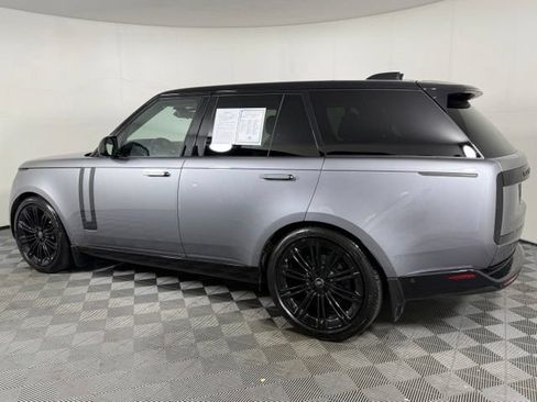 Used 2025 Land Rover Range Rover SE AWD/4WD image 4