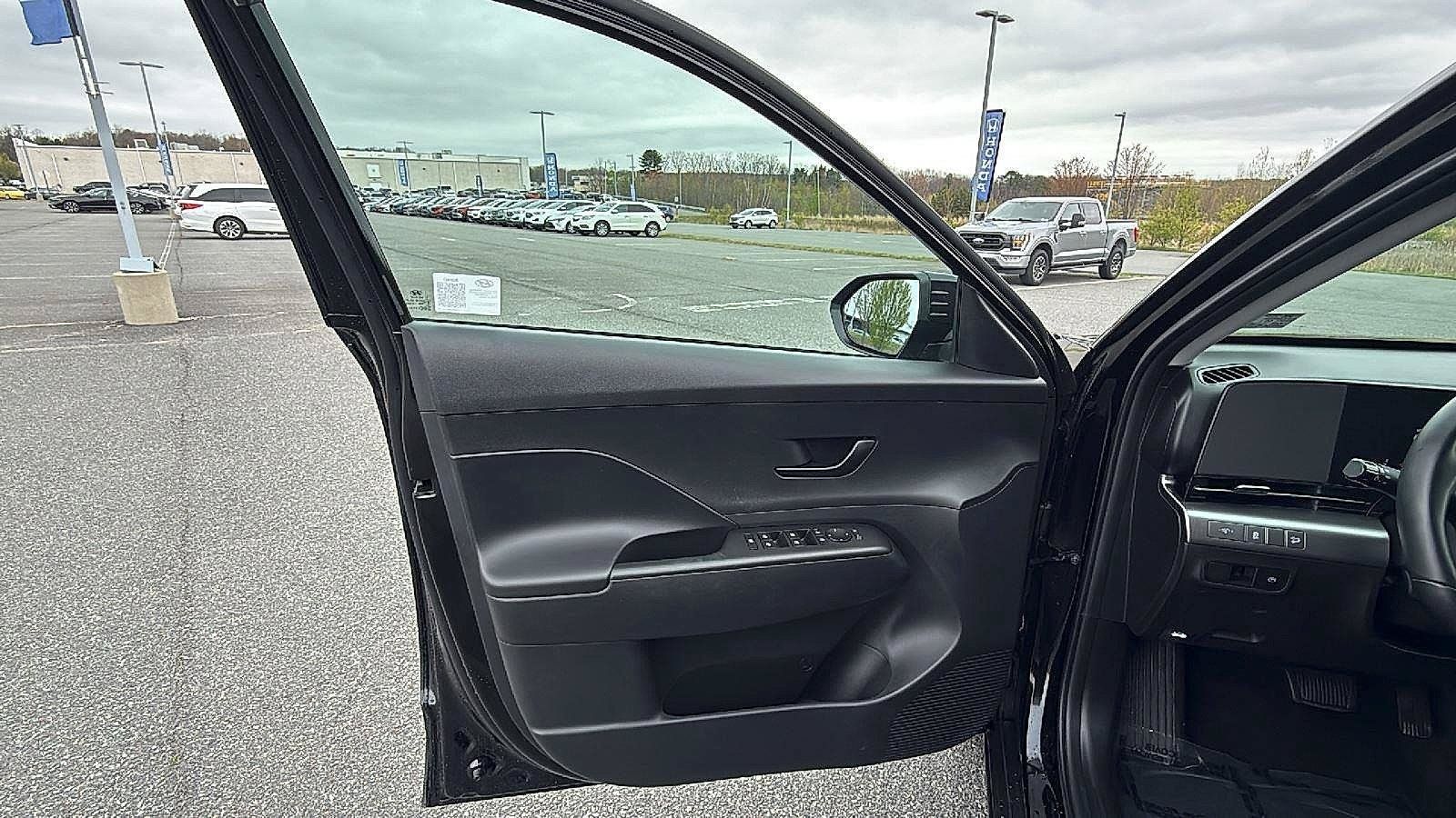 Used 2024 Hyundai Kona SEL FWD image 24