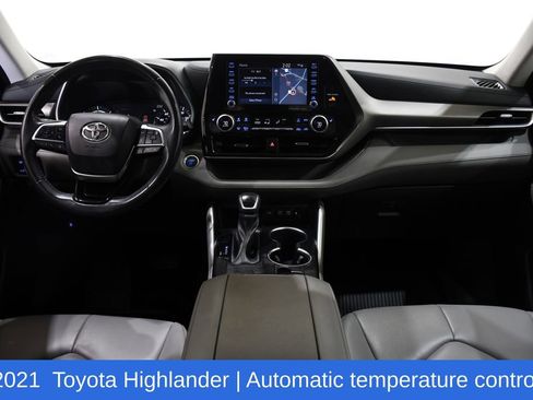 Used 2021 Toyota Highlander XLE image 8