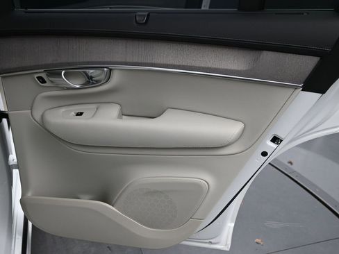 New 2026 Volvo XC90 B6 Ultra w/ Protection Package Premier image 16