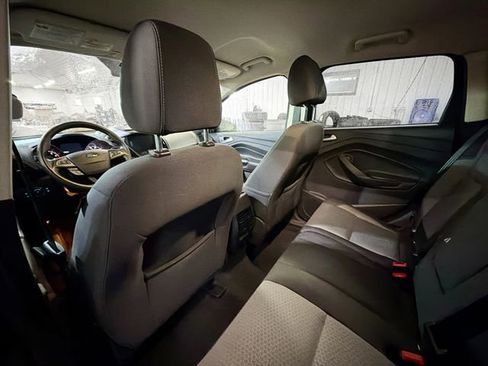 Used 2017 Ford Escape SE w/ Equipment Group 201A image 9