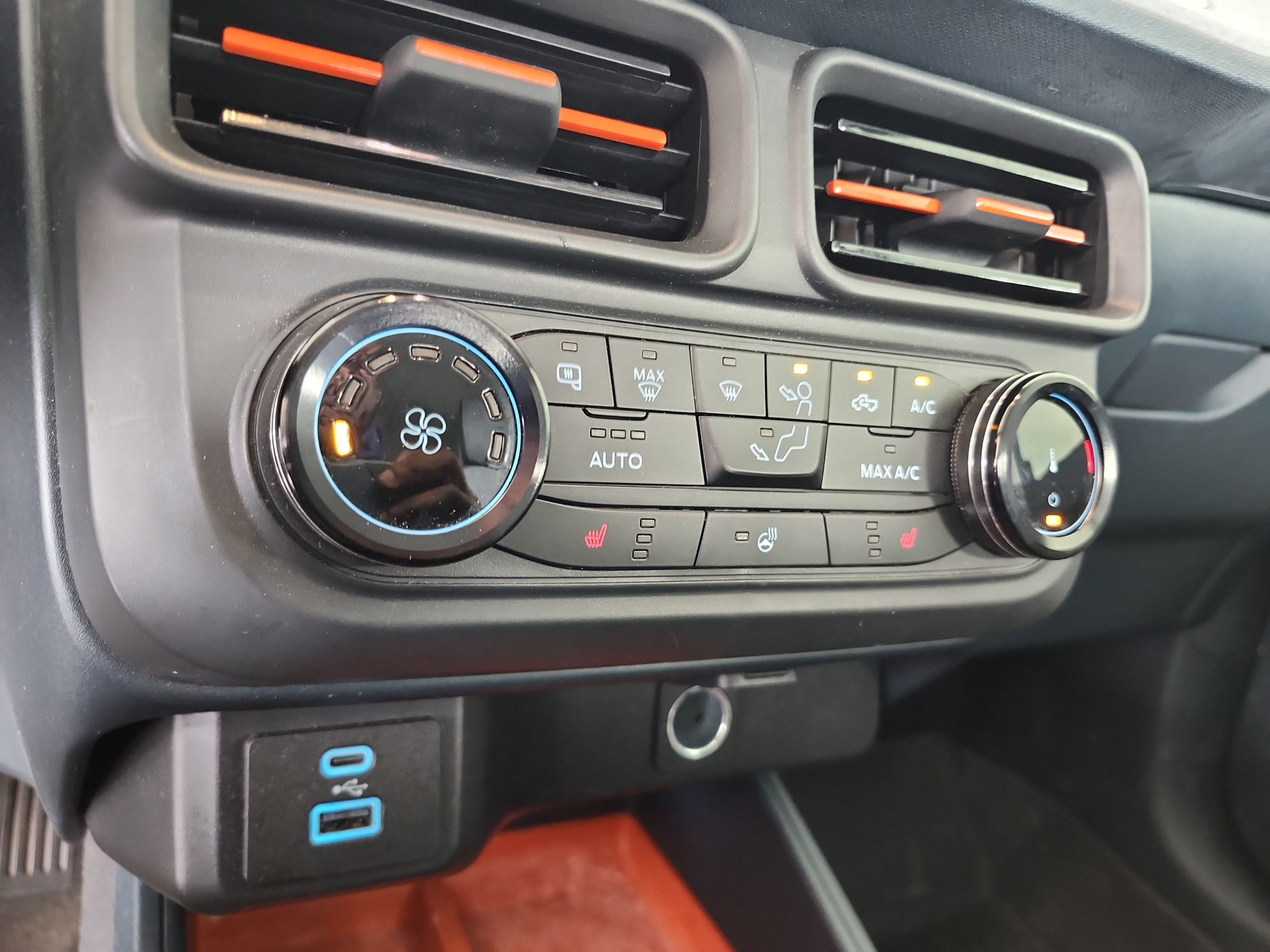 Used 2024 Ford Maverick XLT w/ XLT Luxury Package FWD image 25