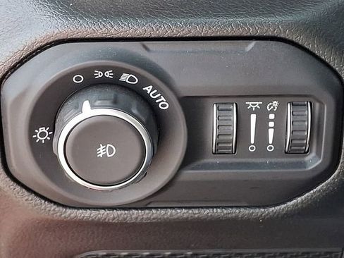 Used 2022 Jeep Wrangler Unlimited Sport image 23