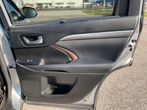 Used 2018 Toyota Highlander Limited image 27