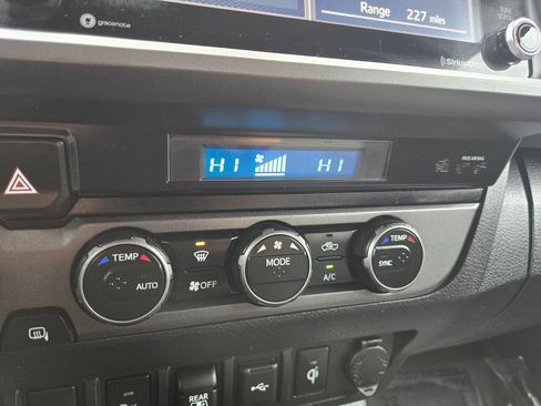 Used 2021 Toyota Tacoma TRD Off-Road w/ Technology Package image 15