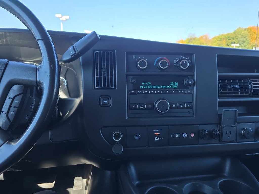 Used 2022 Chevrolet Express 3500 w/ Power Convenience Package RWD image 31