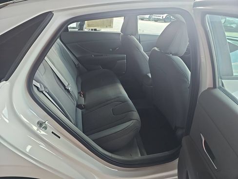 Certified 2023 Hyundai Elantra SE FWD image 11