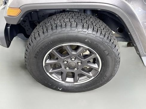 Used 2021 Jeep Gladiator Overland w/ Popular Equipment Package AWD/4WD image 34
