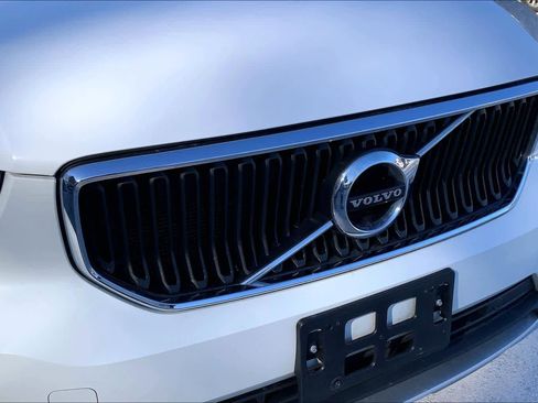Used 2019 Volvo XC40 T5 Momentum image 31