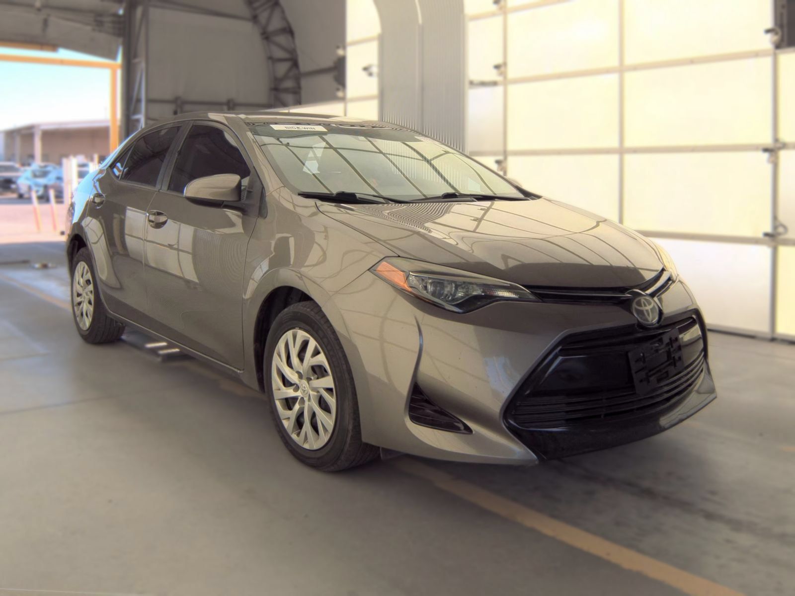 Used 2018 Toyota Corolla LE FWD image 4