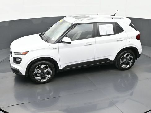 Certified 2024 Hyundai Venue SEL FWD image 34