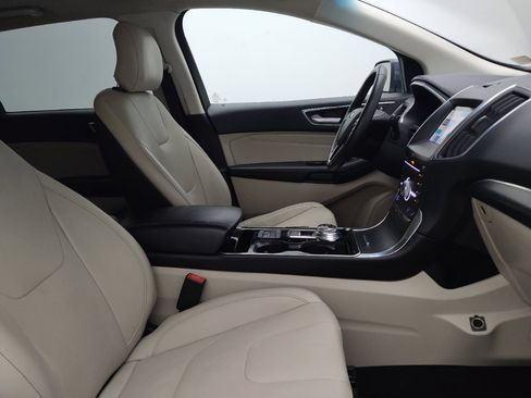 Used 2019 Ford Edge Titanium w/ Equipment Group 301A FWD image 21