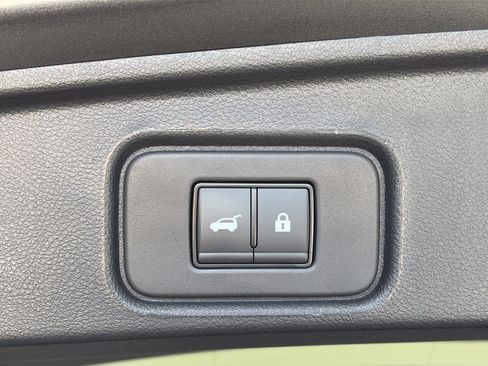 Used 2025 Nissan Pathfinder SL AWD/4WD image 16