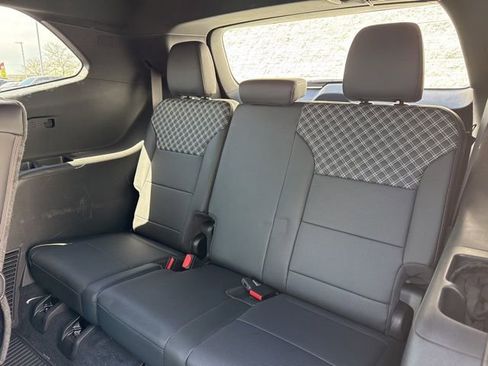 Used 2024 GMC Acadia Denali AWD/4WD image 10