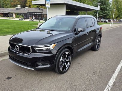 Used 2020 Volvo XC40 T5 Momentum w/ Protection Package Premier