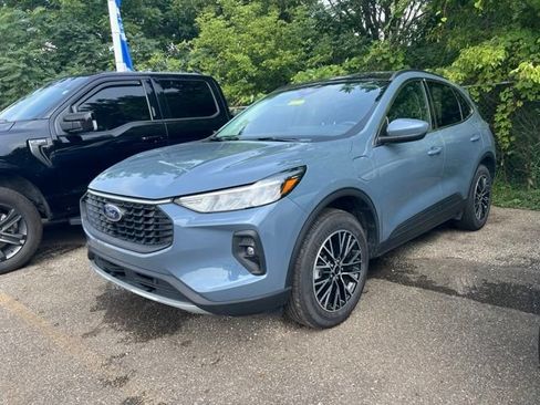 Used 2025 Ford Escape SE FWD image 3
