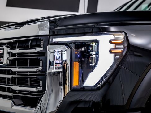 Used 2025 GMC Sierra 2500 SLT w/ SLT Premium Package AWD/4WD image 18