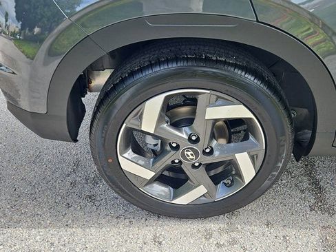 Certified 2025 Hyundai Venue SEL image 5