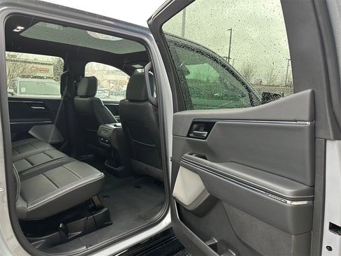 Used 2025 GMC Sierra EV Denali image 13