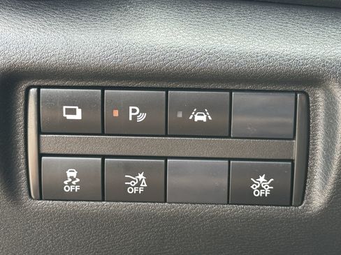 Used 2020 Nissan Versa S FWD image 23