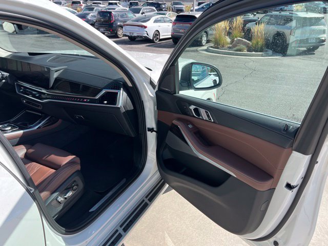 Used 2025 BMW X7 xDrive40i AWD/4WD image 25