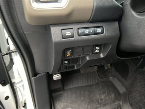 Used 2022 Nissan Frontier SV image 22