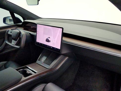 Used 2024 Tesla Model X image 30