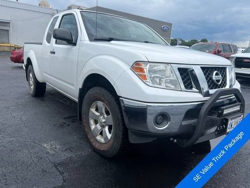 Used 2010 Nissan Frontier SE w/ SE Value Truck Pkg AWD/4WD image 3