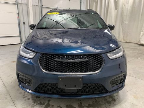 Used 2025 Chrysler Pacifica Limited FWD image 15