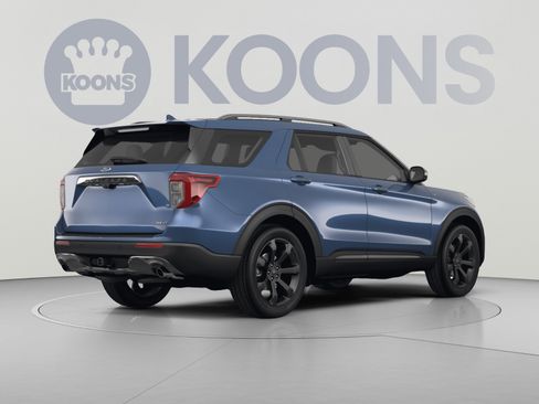 Used 2023 Ford Explorer XLT w/ Equipment Group 202A AWD/4WD image 4