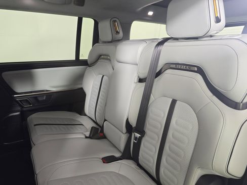 Used 2024 Rivian R1S Adventure AWD/4WD image 21