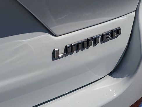 Used 2022 Jeep Grand Cherokee Limited w/ Luxury Tech Group II image 40