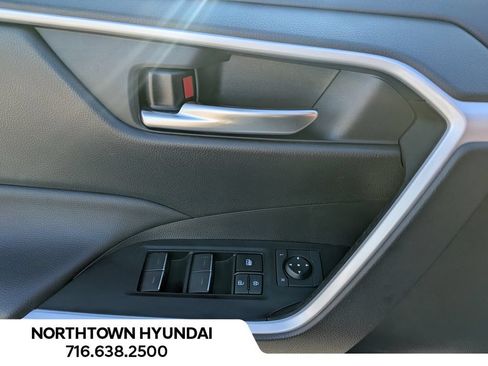 Used 2025 Toyota RAV4 XLE AWD/4WD image 30