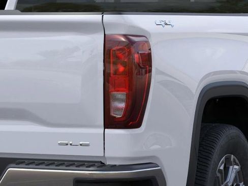 New 2026 GMC Sierra 1500 SLE image 11