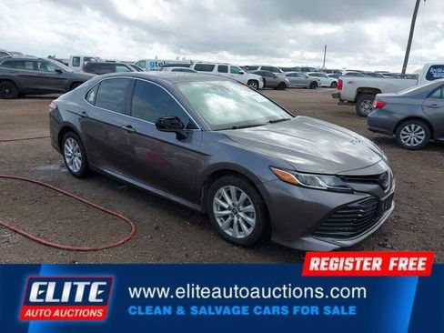 Used 2019 Toyota Camry LE image 2