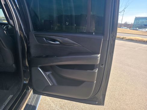 Used 2017 Cadillac Escalade ESV Platinum image 25