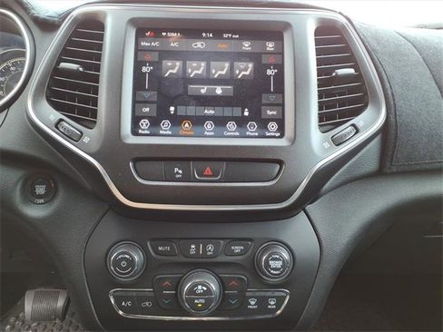 Used 2019 Jeep Cherokee Trailhawk w/ Cold Weather Group image 21