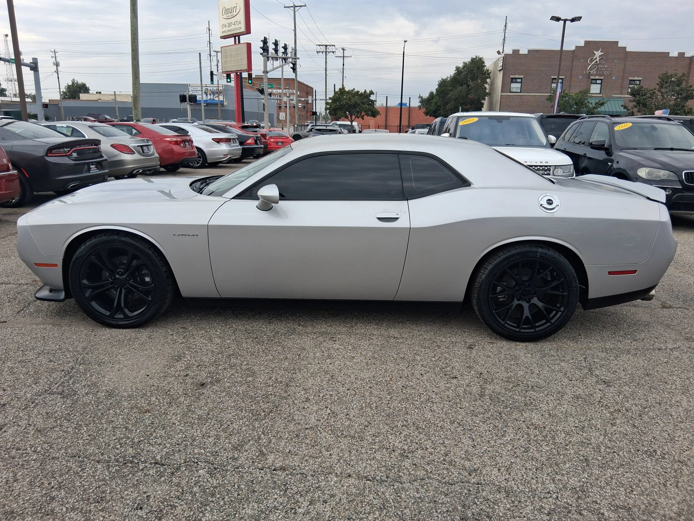 Used 2022 Dodge Challenger R/T RWD image 5