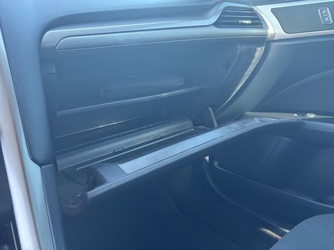 Used 2019 Ford Fusion SE FWD image 25
