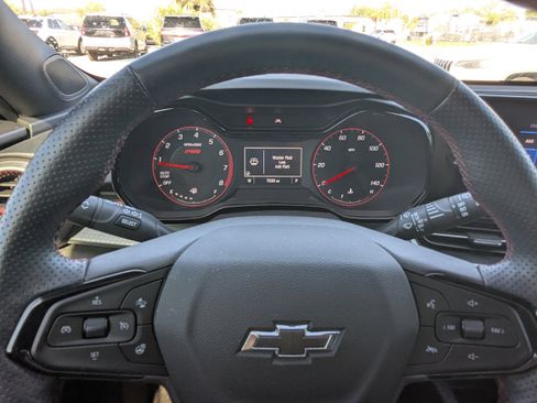 Used 2025 Chevrolet Trax RS w/ Driver Confidence Package FWD image 27