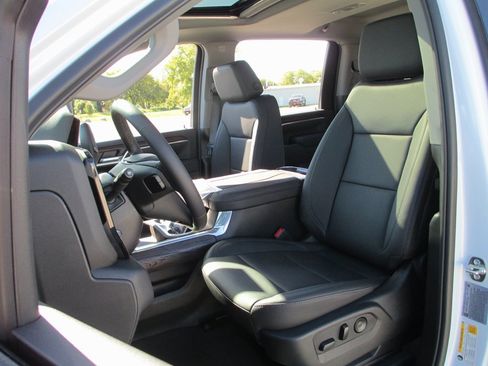 New 2026 GMC Sierra 2500 SLT w/ SLT Premium Package image 12