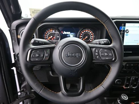 Certified 2025 Jeep Gladiator Sport image 15