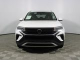 Used 2022 Volkswagen Taos SE w/ Panoramic Sunroof Package image 2