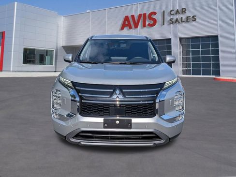 Used 2025 Mitsubishi Outlander SE AWD/4WD image 2