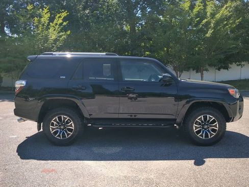 Used 2022 Toyota 4Runner SR5 AWD/4WD image 3