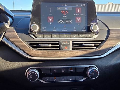 Used 2025 Nissan Altima 2.5 SV image 15